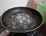 Hình bước làm 3 của món Nui xào bò bằm & trứng ốp la