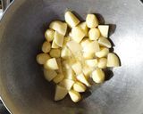 दम प्याज़ आलू (dum pyaz aloo recipe in Hindi) रेसिपी चरण 2 फोटो
