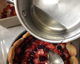 Foto del paso 12 de la receta: Carlota de frutos rojos
