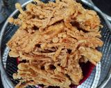 Gambar langkah 4 resipi Cendawan Enoki Goreng Rangup.