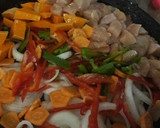Foto del paso 3 de la receta: Pollo salteado con verduras