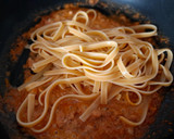 Foto del paso 8 de la receta: Tagliatelle con ragú de secreto y salsa de gorgonzola