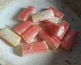 Foto langkah ke 1 dari resep Lumpia isi telur dan crab stick.