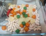 Foto del paso 1 de la receta Ensalada de judías blancas, canónigos, cebolla, piña, tomatitos y queso fresco