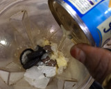 A picture of step 1 of Oreo and Banana Shake.