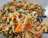 Foto langkah ke 5 dari resep Mie Goreng Rolade.