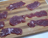 Foto del paso 1 de la receta: Escalopines de cerdo con champiñones al Cabrales