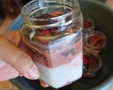 Foto langkah ke 4 dari resep Pudding in Jar edisi Merah Putih.