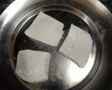A picture of step 1 of Paneer club sandwich.