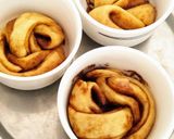 नो ईस्ट नोओवन सीनँमन रोल क्नॉट (no yeast cinnamon roll recipe in marathi) रेसिपी स्टेप 9 फोटो 