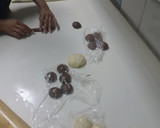 A picture of step 5 of Leopard print Bread.