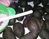 Foto langkah ke 4 dari resep Donat hitam.