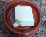 Foto del paso 2 de la receta: Tarta de queso, limón y vainilla con glaseado de pasas al ron