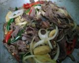 Foto langkah ke 2 dari resep Tumis daging baby corn.