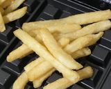 Gambar langkah 1 resipi Waffle using Leftover Fries.