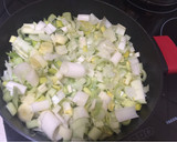 Foto del paso 1 de la receta: Pastel de Puerros y Atún con Salsa de Champiñones