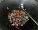 Foto langkah ke 3 dari resep Tumis daun singkong cumi asin.