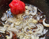 Foto del paso 3 de la receta: Lomo en salsa 💃🏻,todo en crudo