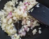 Foto langkah ke 2 dari resep Daging Sapi Cincang Isian Roti Goreng.