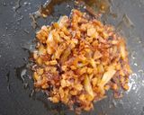 Foto del paso 3 de la receta: Arroz de butifarra de huevo y ajos tiernos