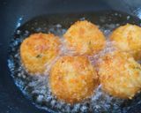 Foto langkah ke 4 dari resep Arancini Nasi sisa Kemarin (Italian Rice Ball).