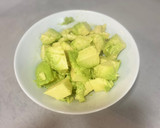 Foto del paso 2 de la receta: Ensalada de langostinos con salsa rosa