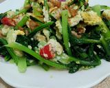 Foto langkah ke 3 dari resep Tumis Sawi Telur.
