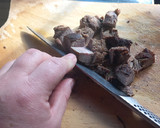 Foto del paso 2 de la receta: Carne Guisada (punta paleta) con asado sobrante
