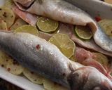 Foto del paso 4 de la receta Lubinas sobre cama de patatas al aroma de lima y pimienta rosa