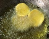 A picture of step 2 of Aloo ke pakorey.