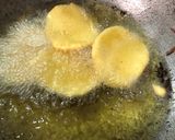 A picture of step 2 of Aloo ke pakorey.