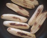 Foto langkah ke 1 dari resep Dadar gulung isi piscokjuri (pisang keju coklat strawberry).