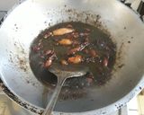 Foto langkah ke 7 dari resep Cumi Tumis Hitam Pedas.