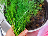 Canh hến thì là
