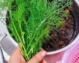 Hình bước làm 1 của món Canh hến thì là
