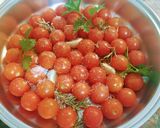 Foto del paso 2 de la receta: Tomates cherry confitados con hierbas aromáticas