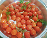 Foto del paso 2 de la receta: Tomates cherry confitados con hierbas aromáticas