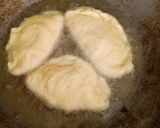 Foto langkah ke 6 dari resep Roti goreng isi sosis bechamel sauce.