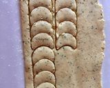 Foto langkah ke 5 dari resep Garlic Cheese Cookies (Eggless).