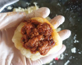 Foto del paso 6 de la receta: Bombas de patatas rellenas de carne con salsa brava