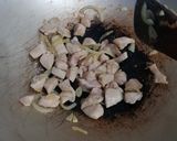 Foto langkah ke 2 dari resep Oseng Pakcoy Ayam Fillet.
