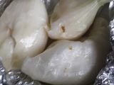 Cebollas asadas (rellenas de piña y Chile habanero)
