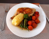 Foto del paso 4 de la receta: Pollo hervido con guarnición de pimientos del padrón y tomatitos