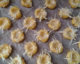 Foto langkah ke 2 dari resep Strawberry Cheese Thumbprint Cookies.