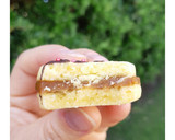 Foto del paso 8 de la receta: Alfajores sablee (bañados en chocolate, c/ crocante de maní)