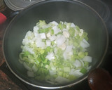 Foto del paso 2 de la receta: Crema Eloisa con pan frito al ajillo