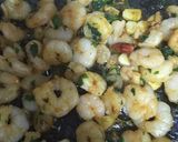 Foto del paso 1 de la receta Fideo chino con almejas y gambitas