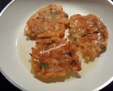 Hình bước làm 2 của món Kimchi Pancake