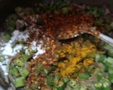 A picture of step 3 of Bhindi (without tomatoes).