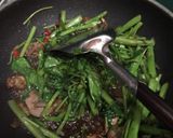 Foto langkah ke 3 dari resep Kangkung ati ampela goreng.